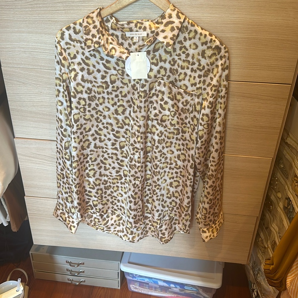 Skies are Blue Top Cheetah print